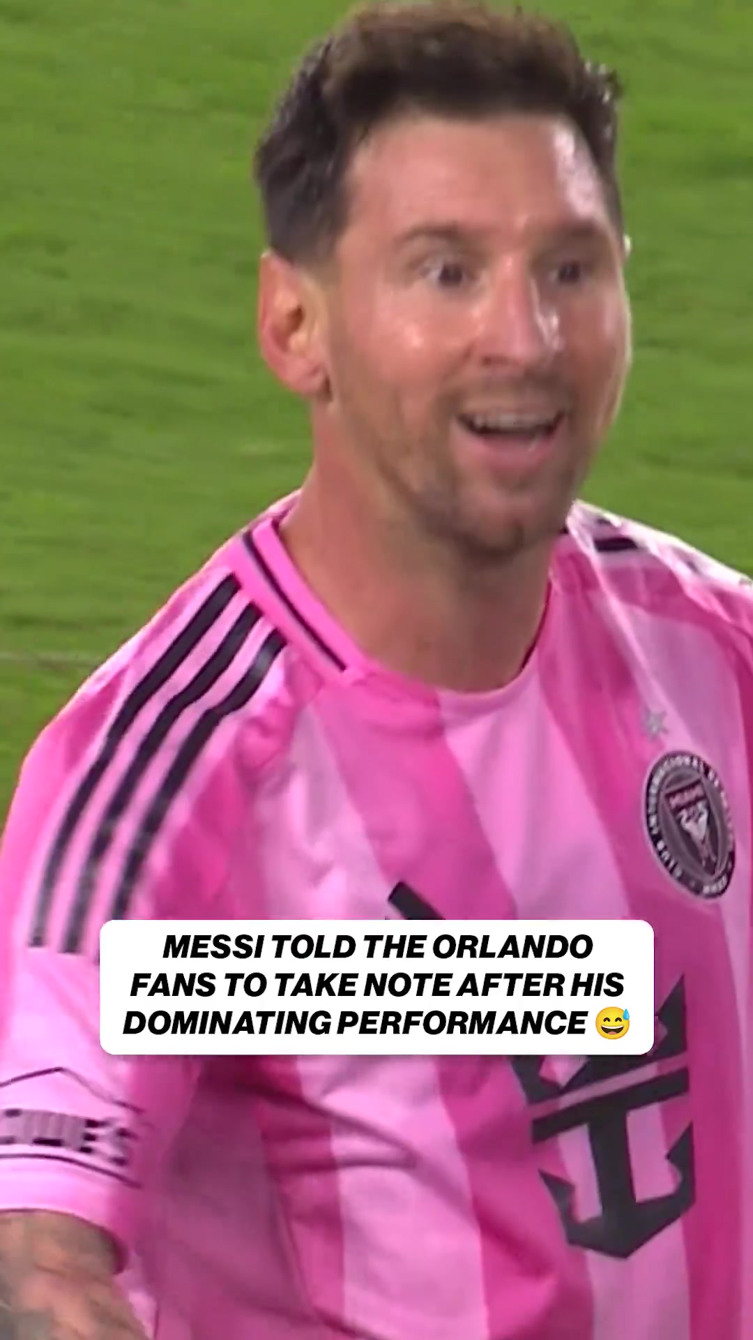 虎扑篮球-进球后比签名手势！记者：梅西是在问对手助教，要不要他的签名